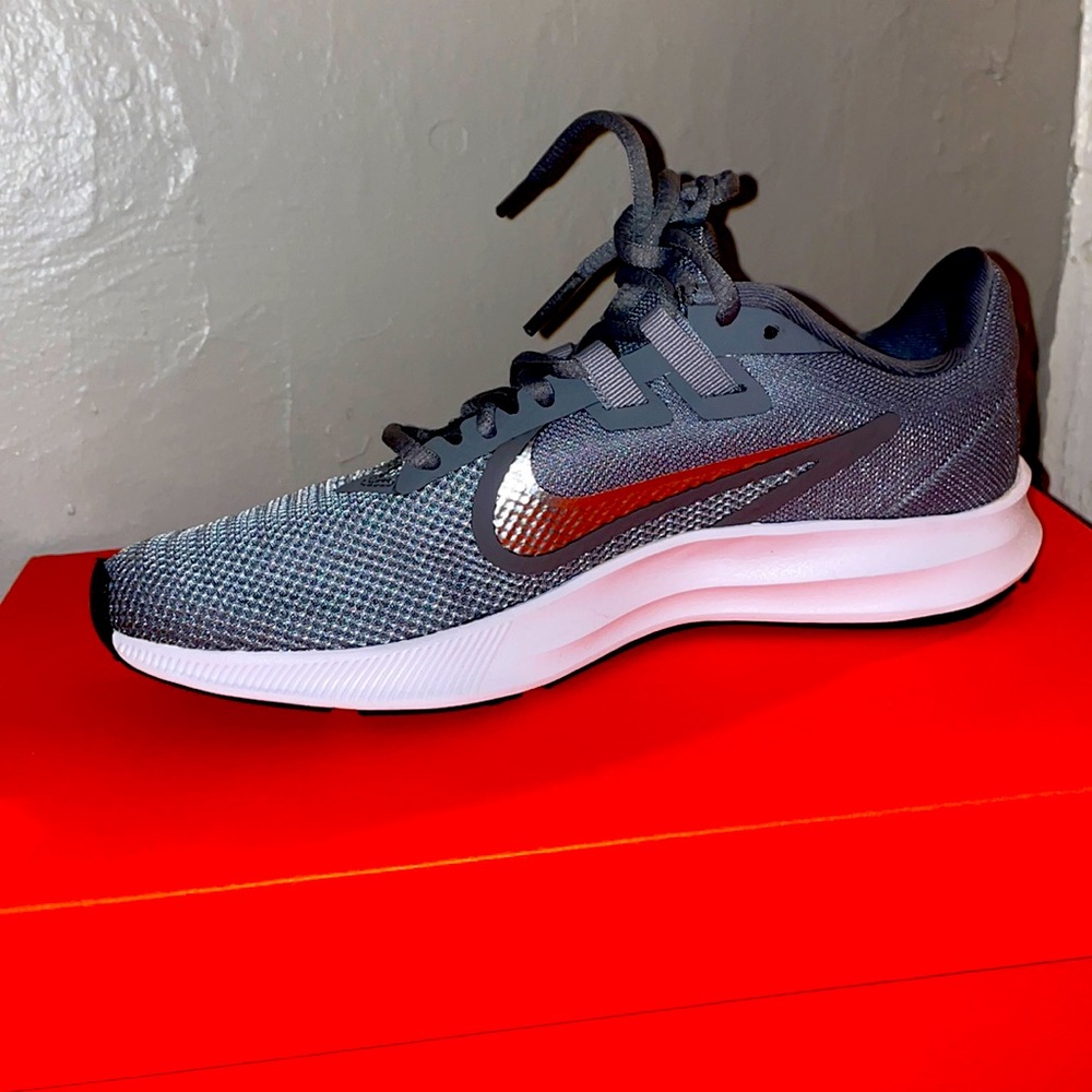 Women Gray Nike Sneakers size 7